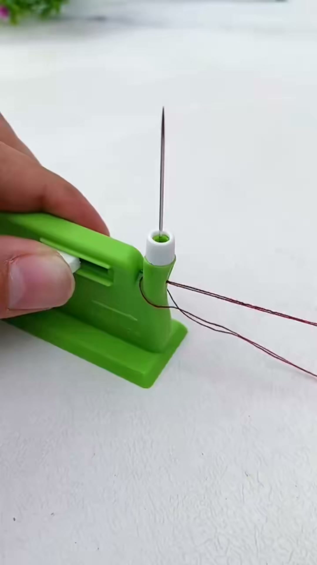 Thread Any Needle in Seconds