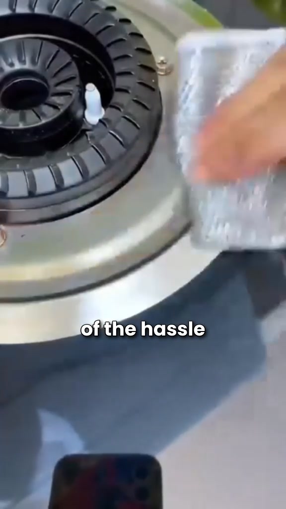 Remove burnt-on dirt – easily with just water