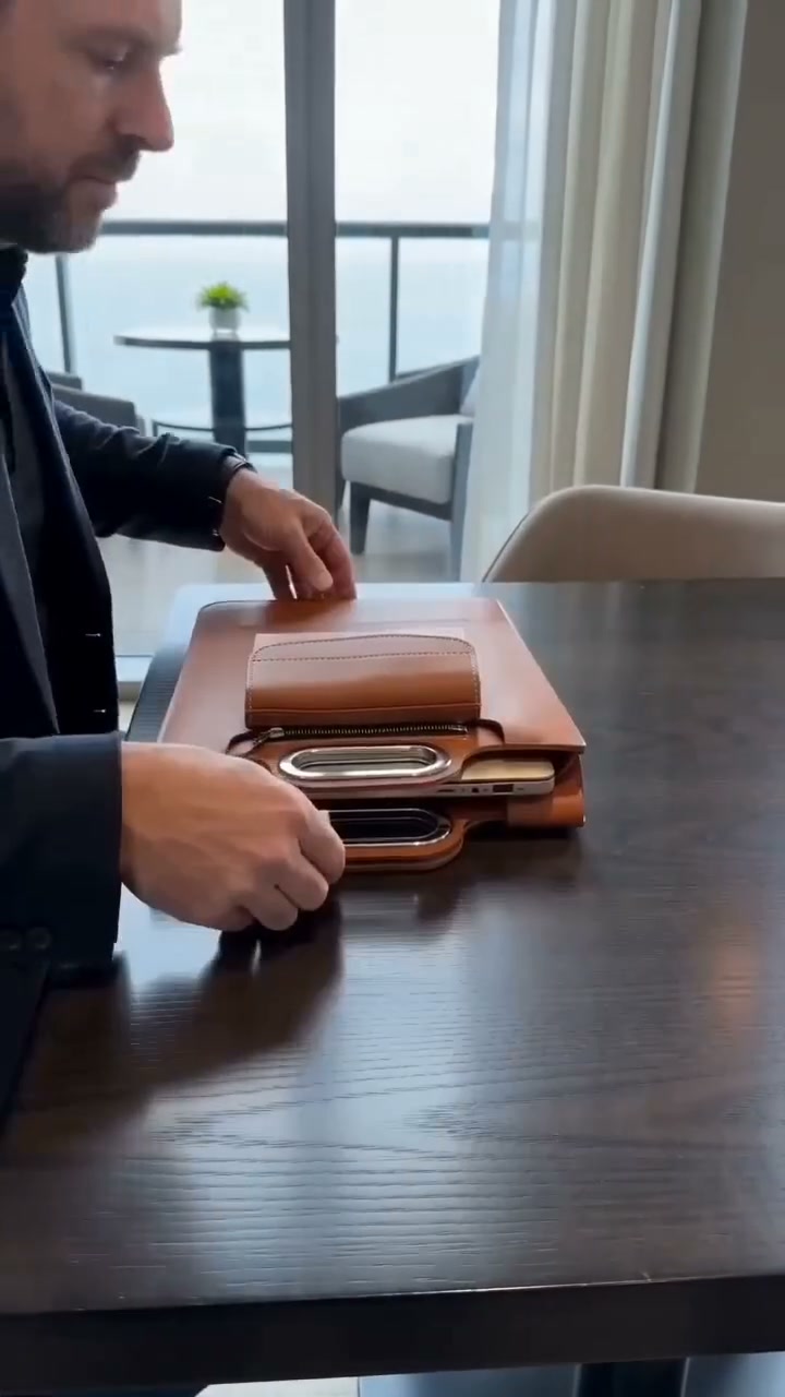 One Sleek Sleeve. Your Complete Mobile Workspace.