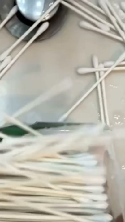 Les cotons-tiges ne nettoient pas vos oreilles. Ils poussent le cérumen plus profond.