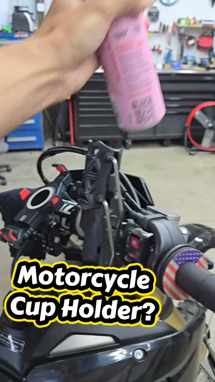Self-adjusting Cup Holder