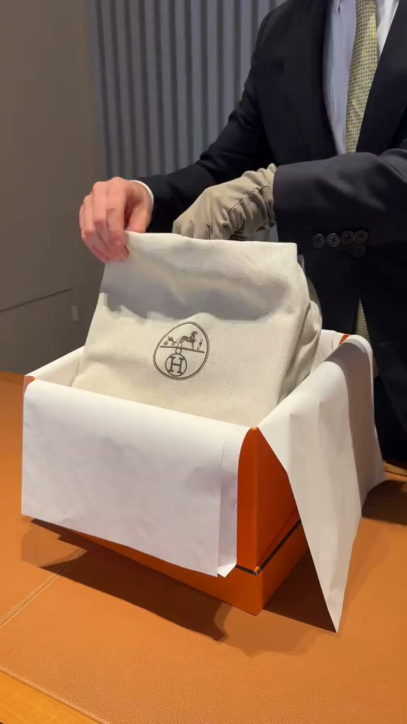 Luxury Bags Without the Luxury Price!