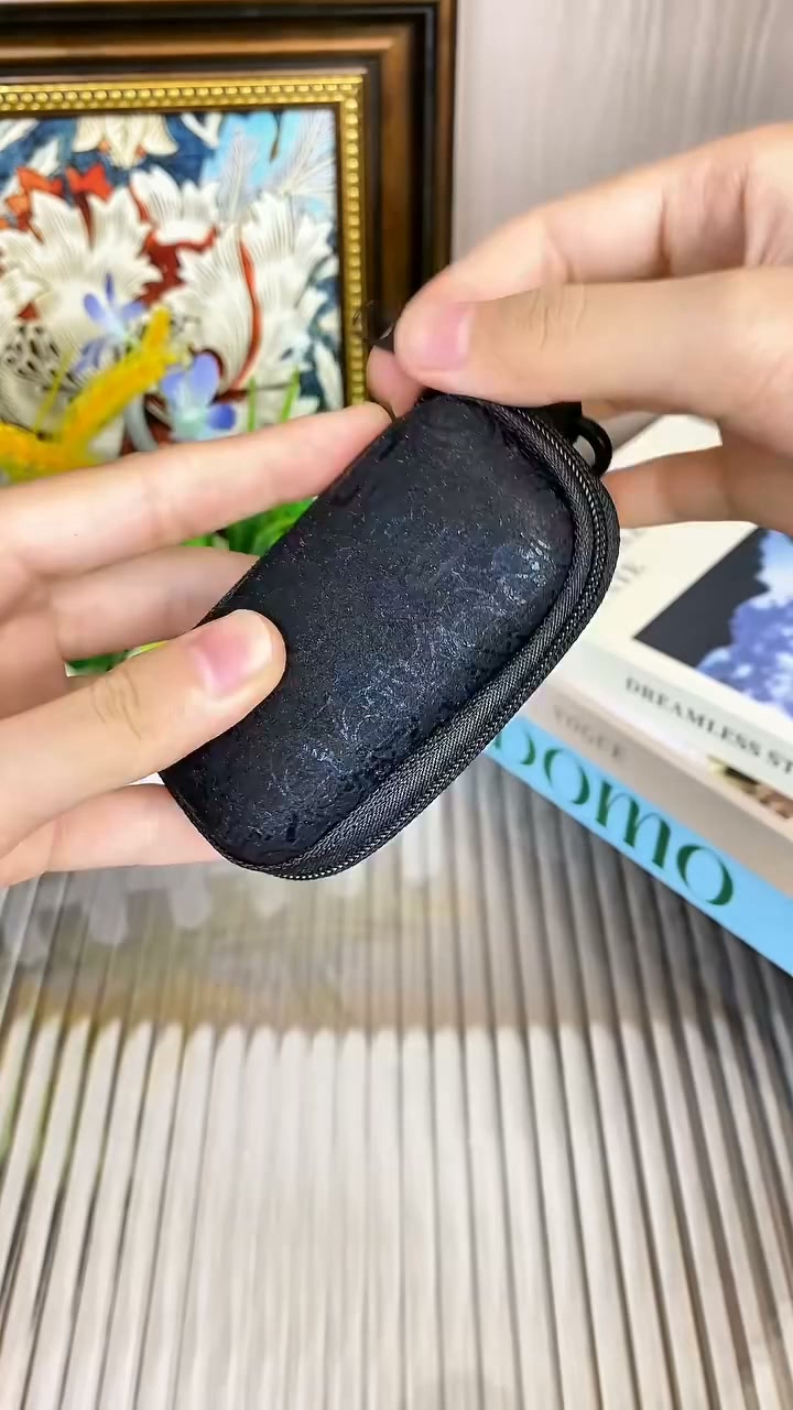 A thoughtful gift for anyone who needs reading glasses.