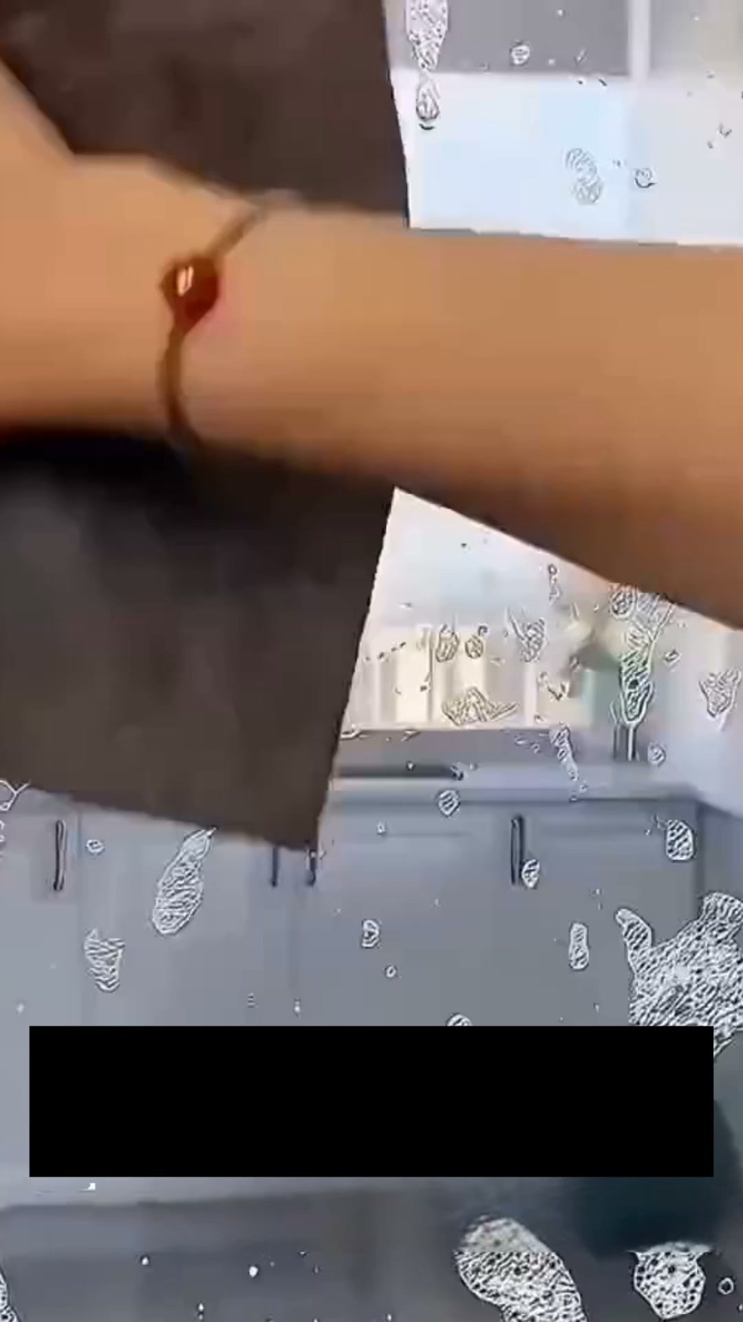 Il panno magico che pulisce con l'acqua
