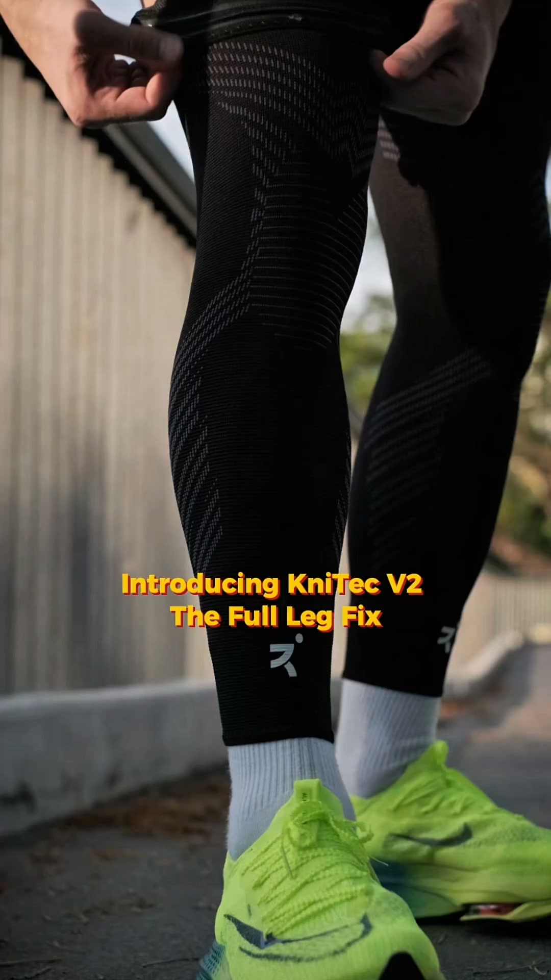 Relieves and protects knees