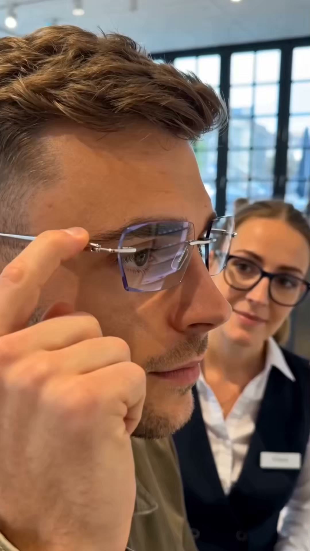Cliquez sur le bouton “Acheter” ci-dessous pour dire adieu aux changements de lunettes !