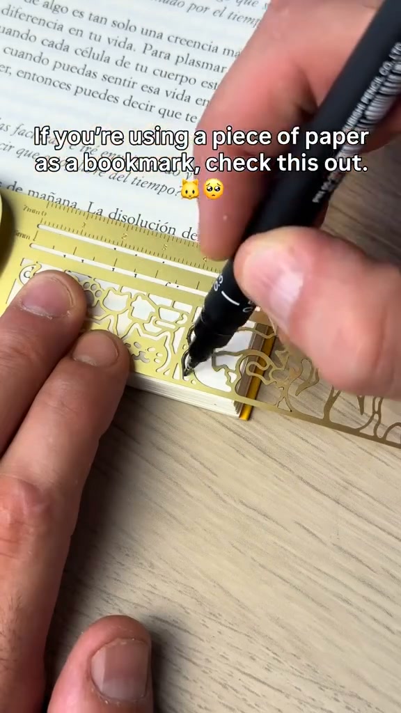 Cute Hollow Cat 2-in-1 Brass Bookmark Ruler