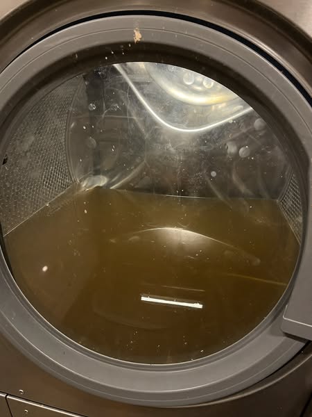 My aunt has run a launderette for 26 years. Here's what she told me about the smell.