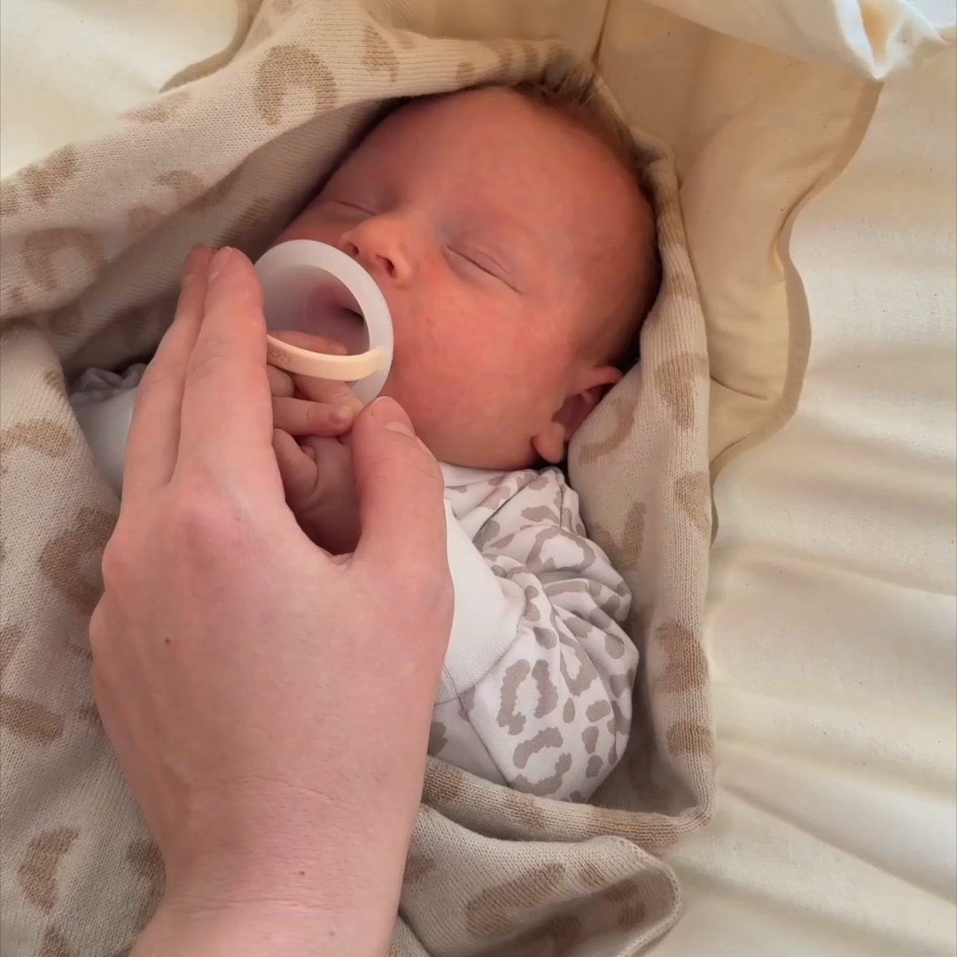 What midwives discovered about pacifier acceptance.