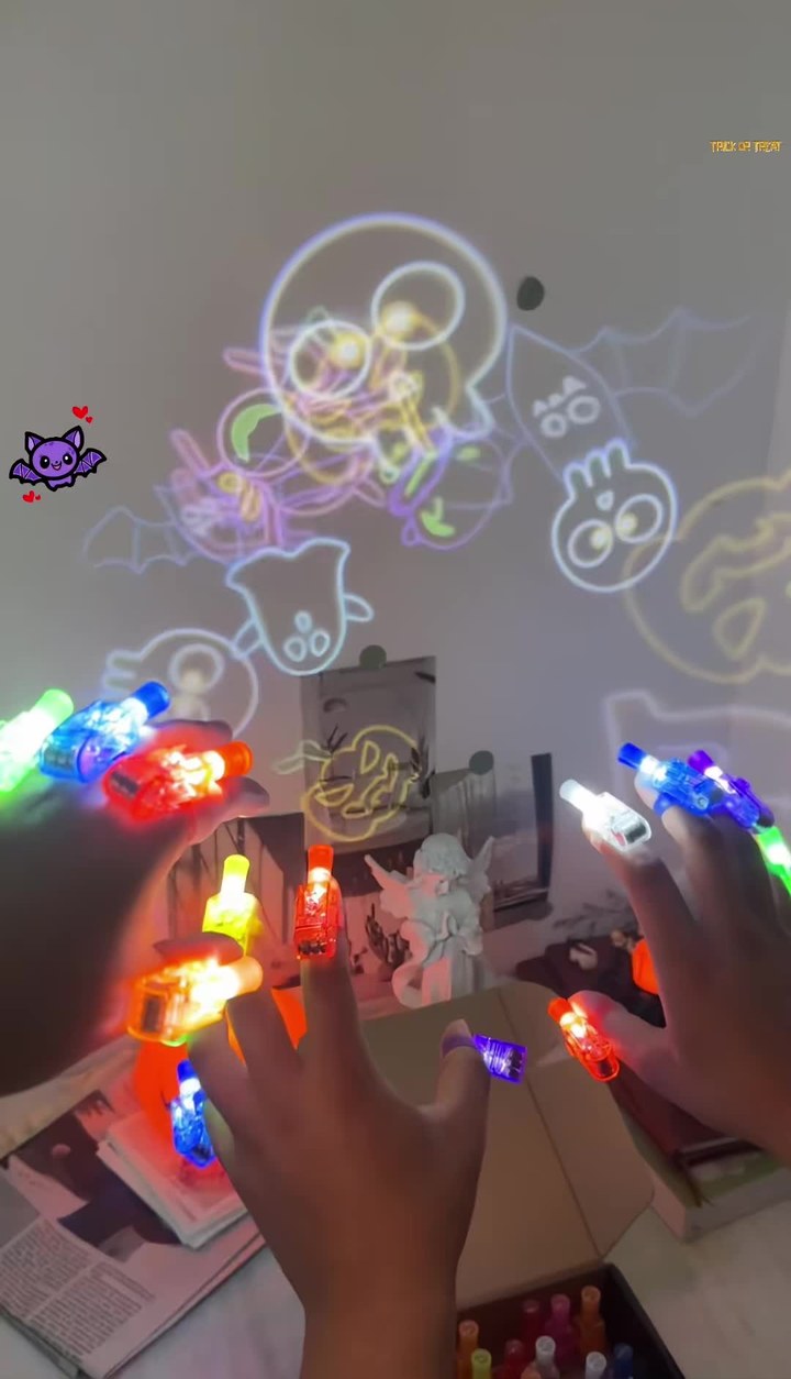 Halloween pattern finger projector lights