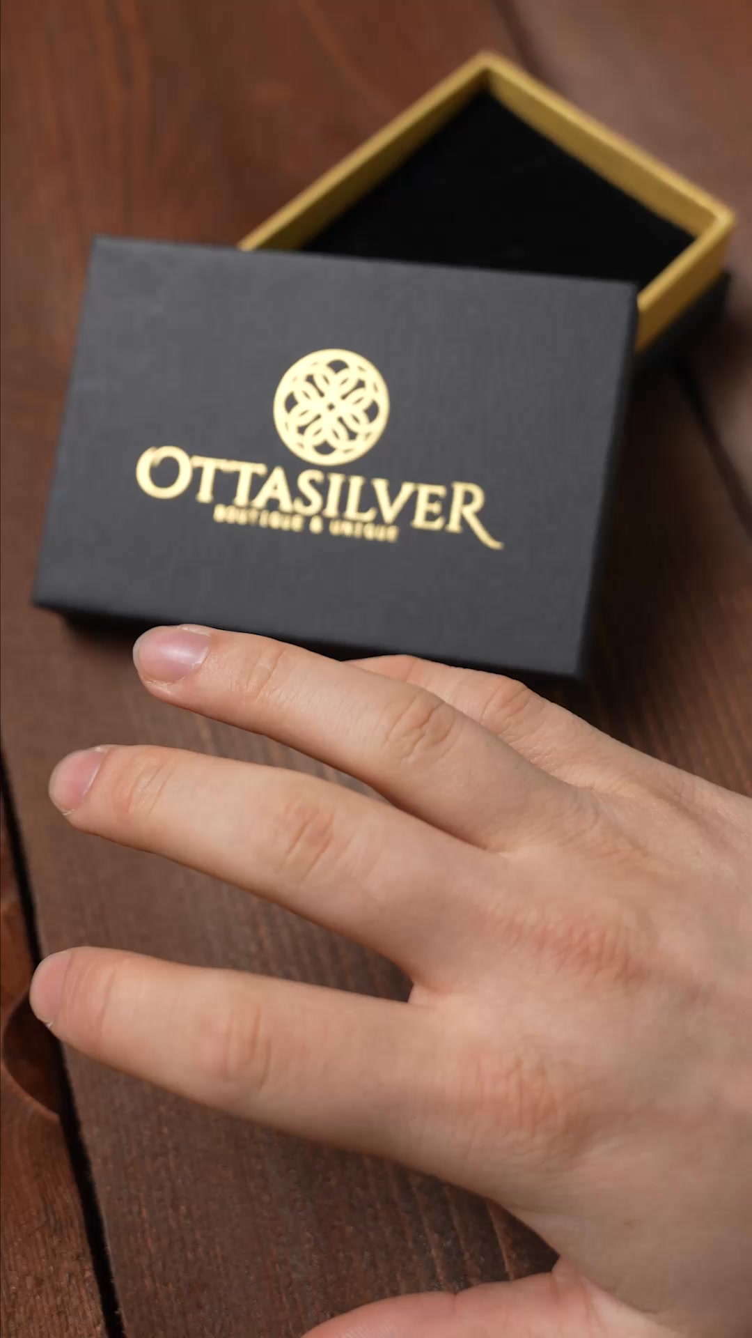 Gravierter Silberring – handgefertigt