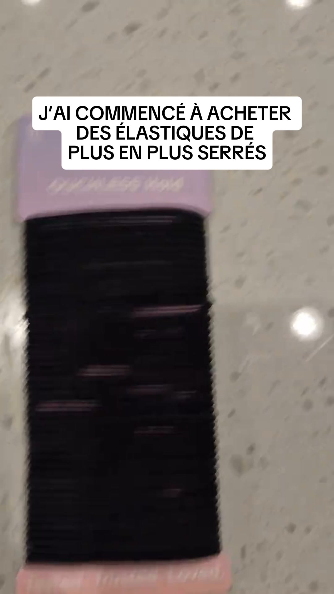 Refais-toi une queue de cheval.