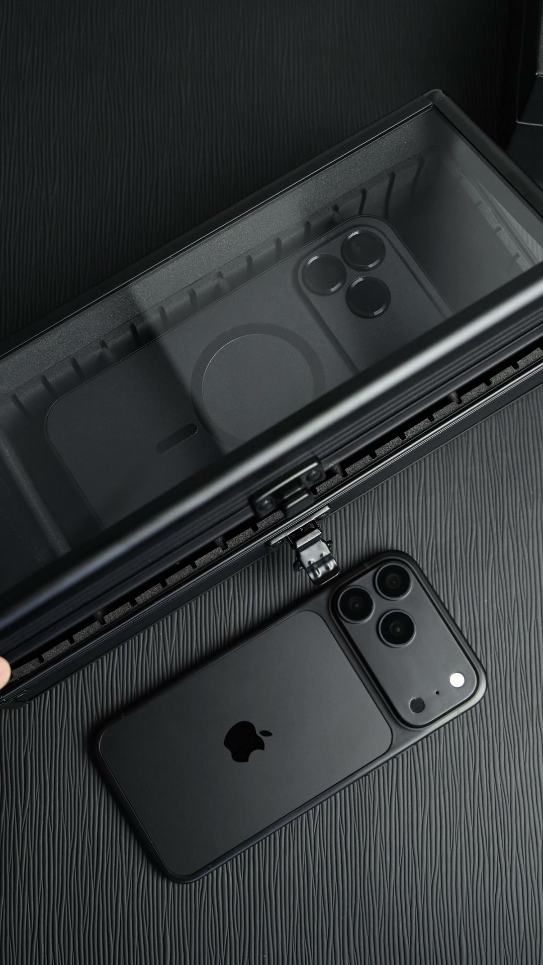 MagCase Metal - Aerospace Aluminum MagSafe
Phone Case
