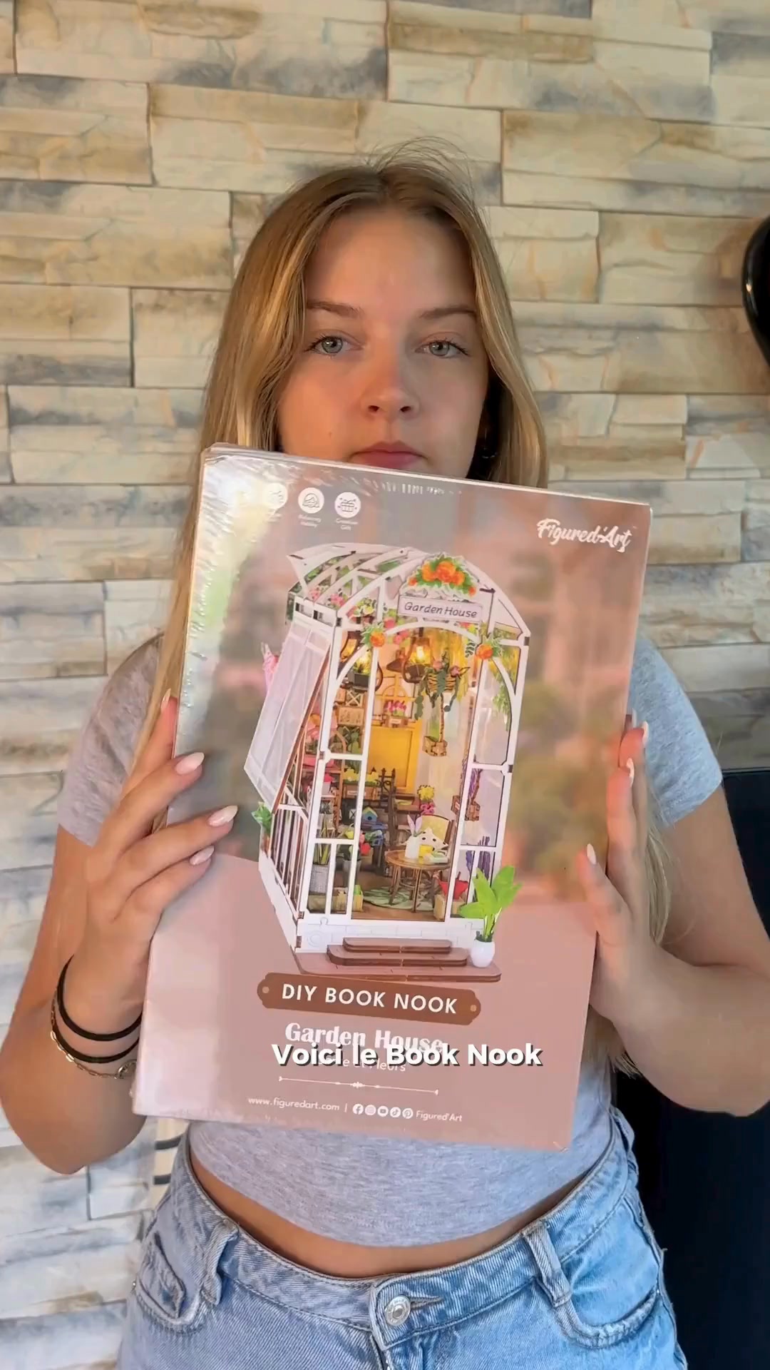 Anúncio de DIY Book Nook Kit