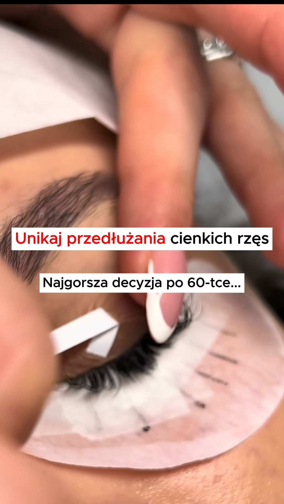 Unikaj przedłużania rzęs po 60-tce