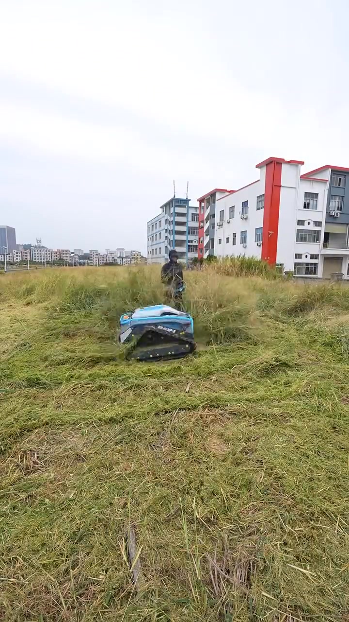 Exclusive DealMini self-propelled Remote Control Lawn Mower Robot