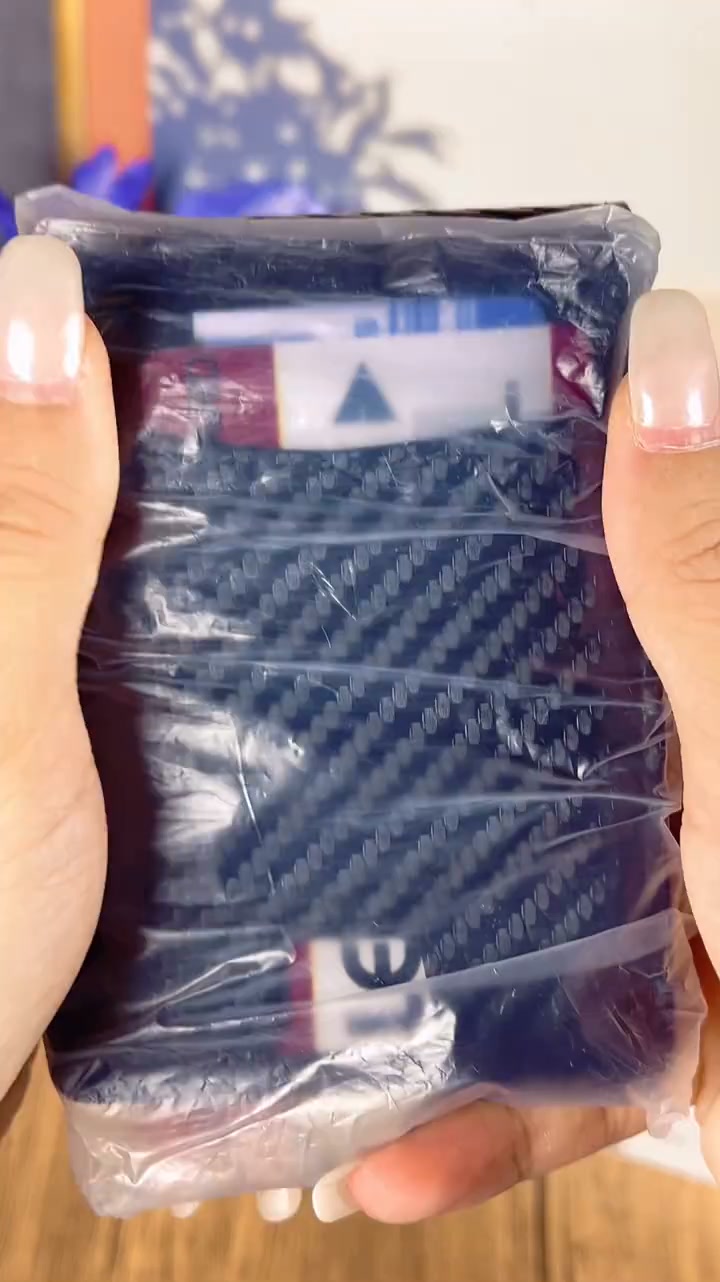 Stop Carrying Bulky Wallets