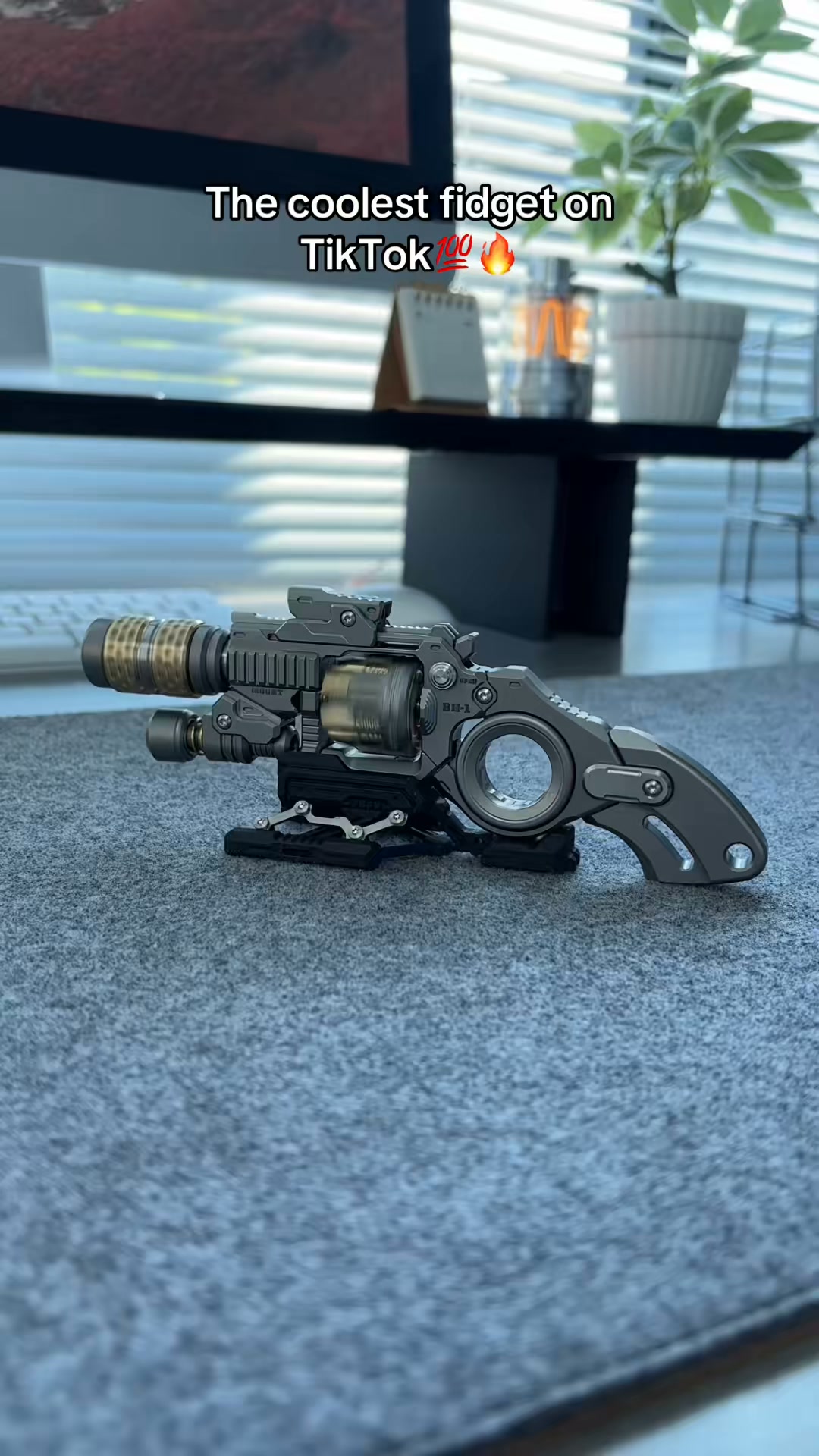 Collector‑Grade Mechanical Revolver EDC Fidget Toy