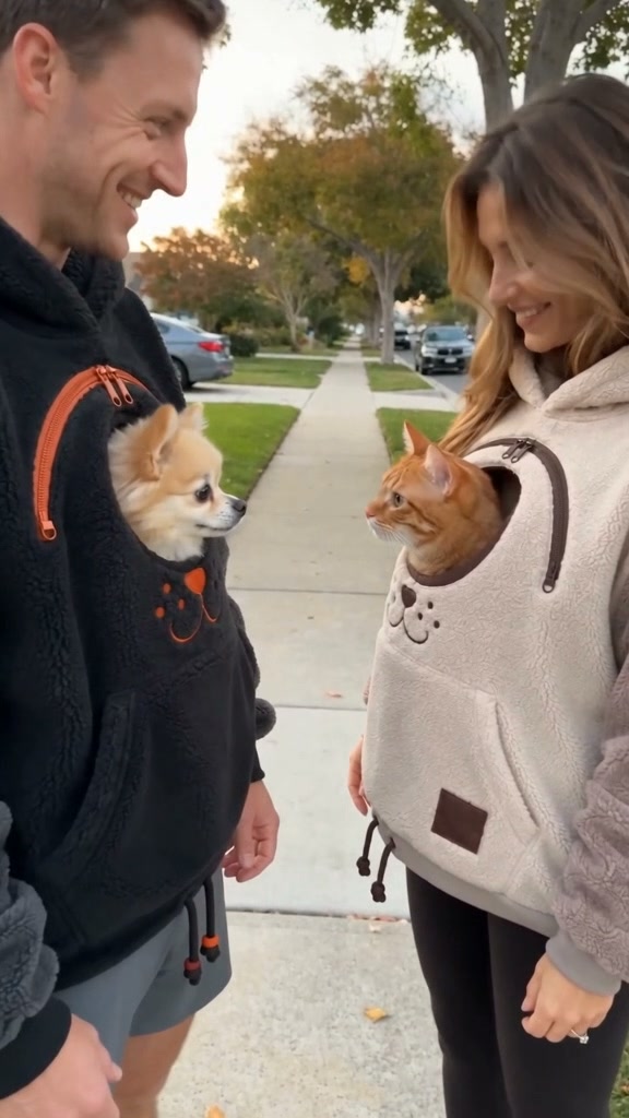 LAST DAY 50% OFF Cozy Pet Carrier Hoodie — Built-In Pouch for Cats & Small Dogs