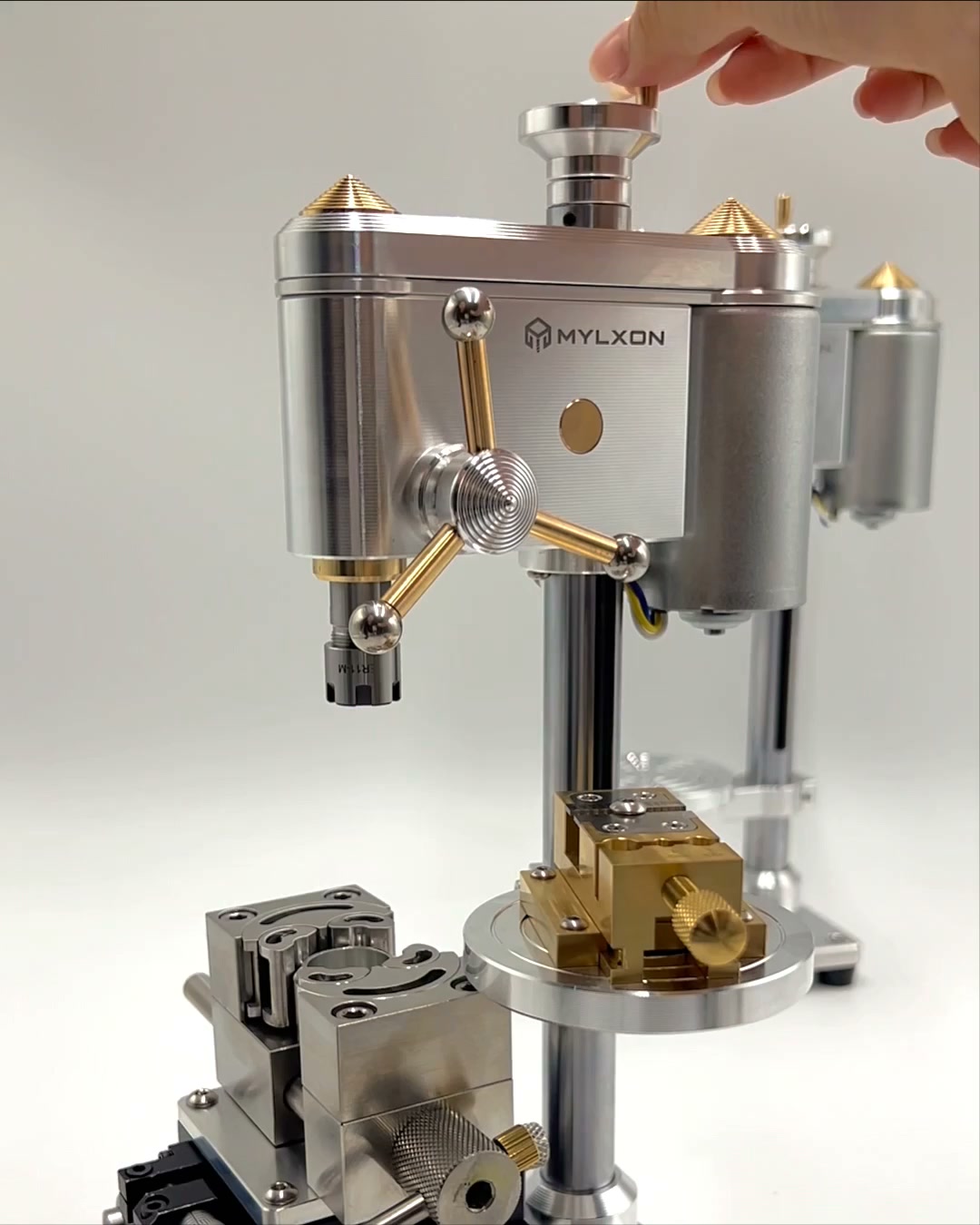 MYLXON IN-778 — Small machine. Serious precision.