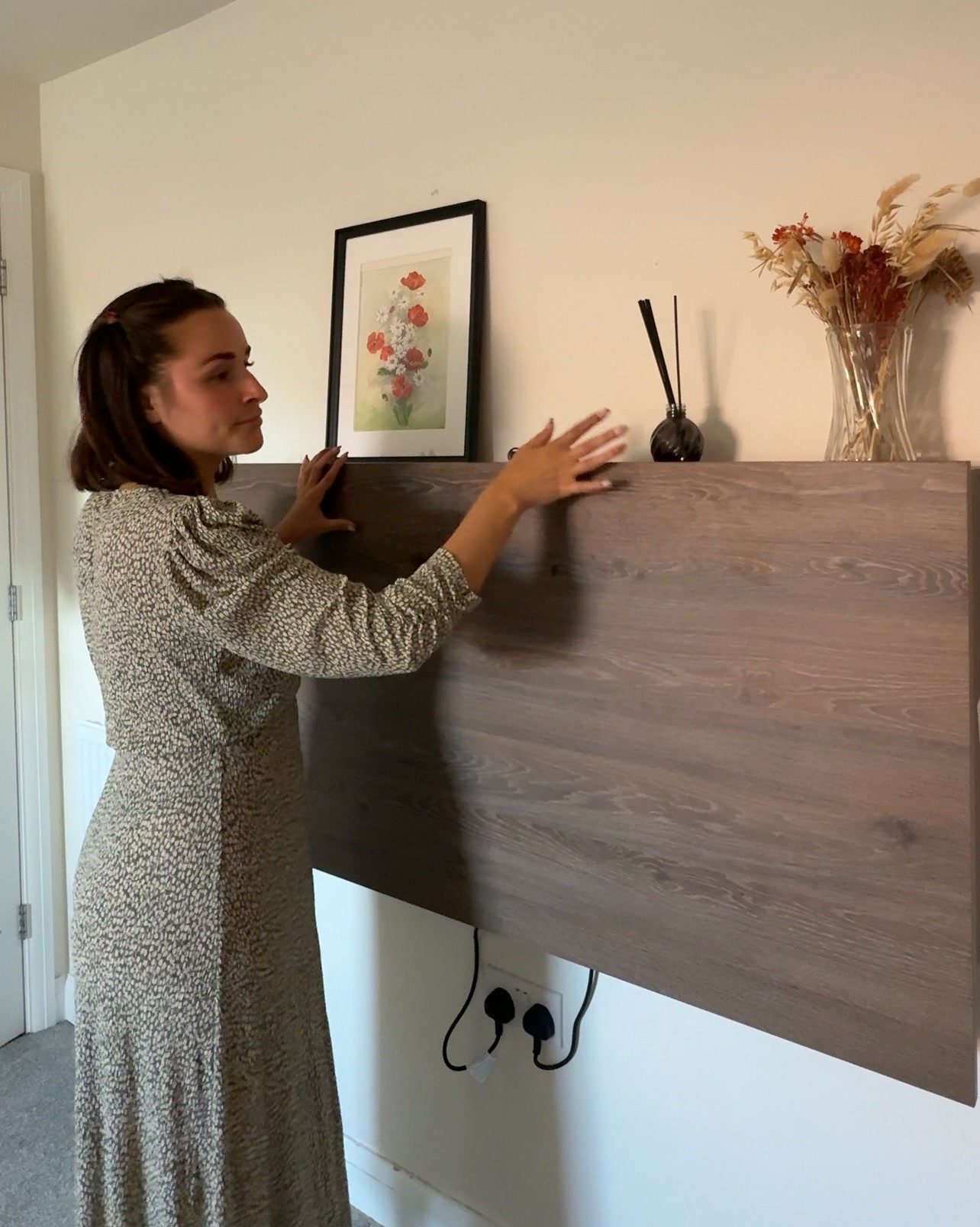 DropTop wall desk
