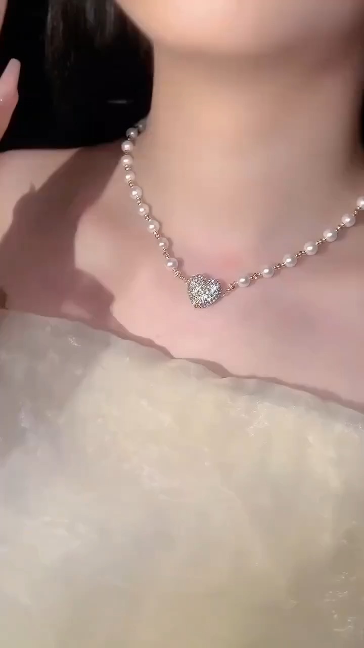 Nouveau collier cœur en perle magnétique