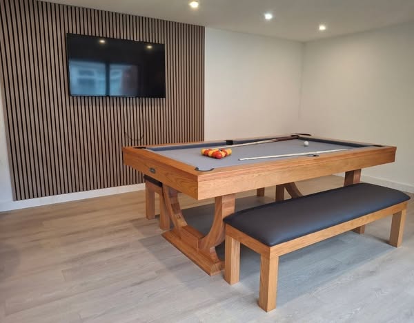 £4,197 | Signature Huntsman Solid Oak Pool Dining Table: 7ft