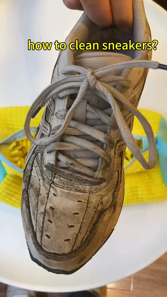 This Is How You Should Wash Your Shoes