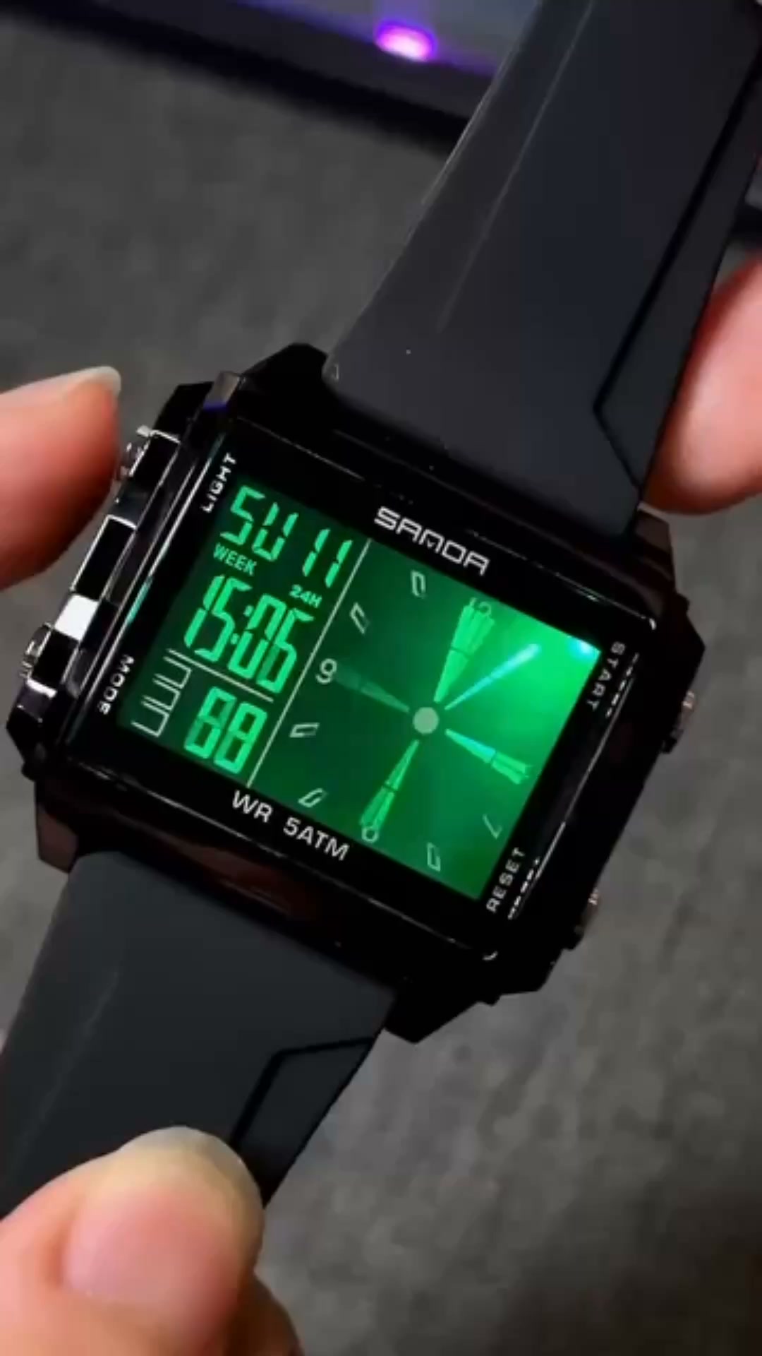 SilkEase™ Montre Digitale Transparente | Étanche 50M & Double Affichage Lumineux