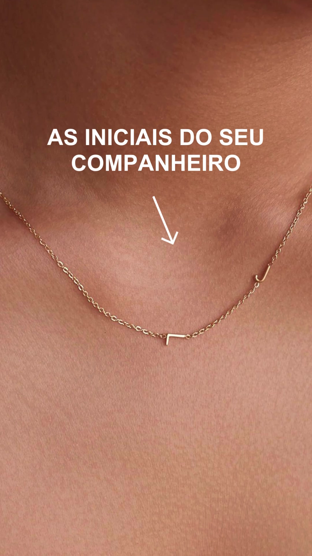 Colar de Iniciais Laterais Personalizado
