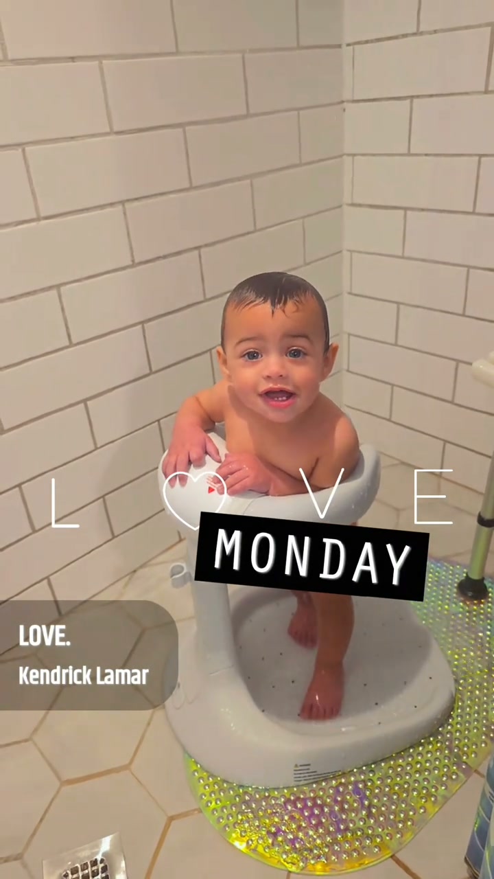 Free Seat & Towel with Baby Bath Buddy™