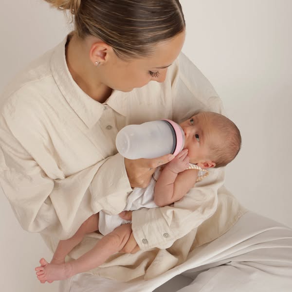 Il tuo bambino non attacca il biberon? Scopri Nenina & Co