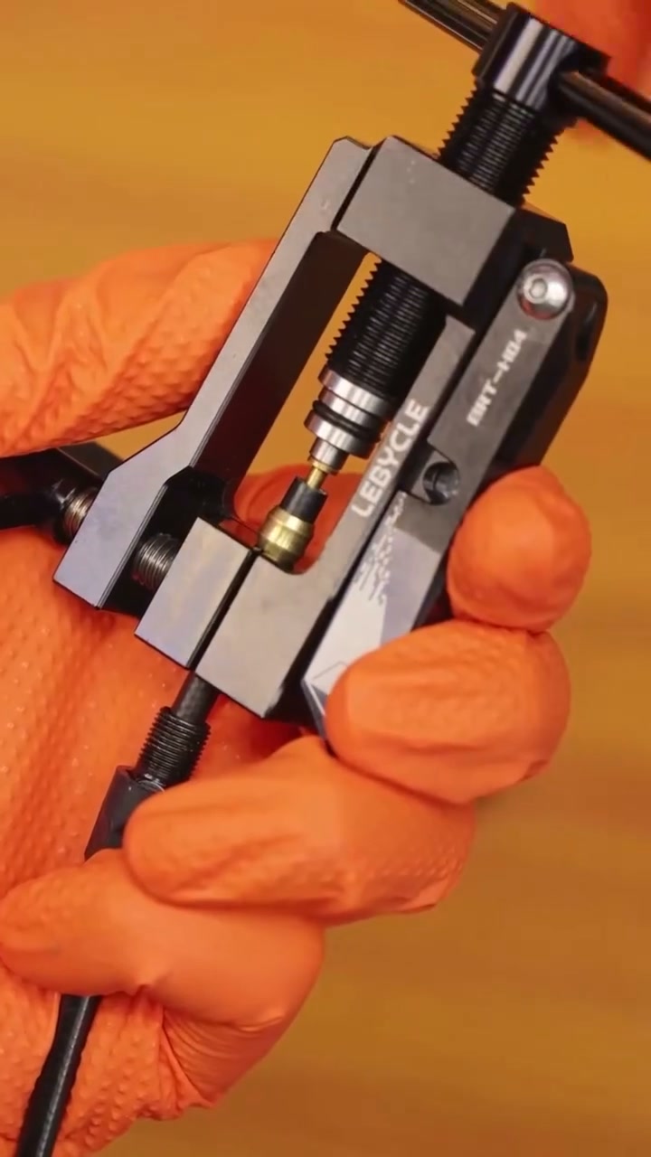Universal Bicycle Hydraulic Brake Hose Insert Tool – For Pressing in Barbs and Olives