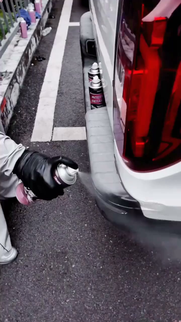 Keep your interior looking new. One spray, one wipe. Done.
