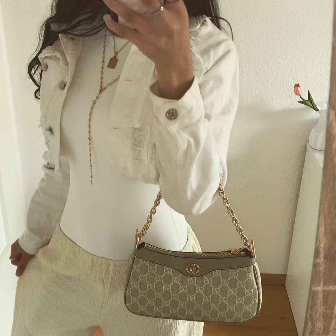 Eine Tasche, die deinen Look komplett macht Entdecke einer unserer beliebtesten Handtaschen und gönn dir ein neues Lieblingsstück.