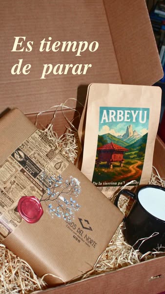 Un Pack con Libro sorpresa y café de especialidad