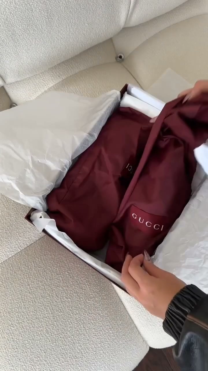 Anúncio de Sa Vogue Ltd