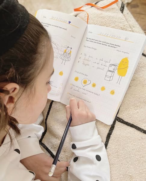 Ein Tagebuch für Kinder, das Glücklichsein fördert, positive Gewohnheiten stimuliert und Neugier beflügelt