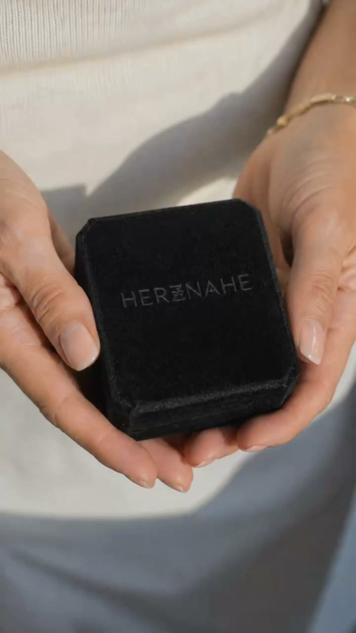 Ein Armband für dich, eines für sie