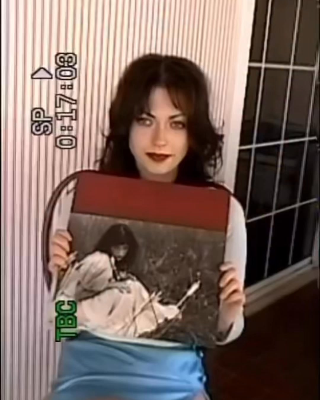 Anúncio de Violet Grohl