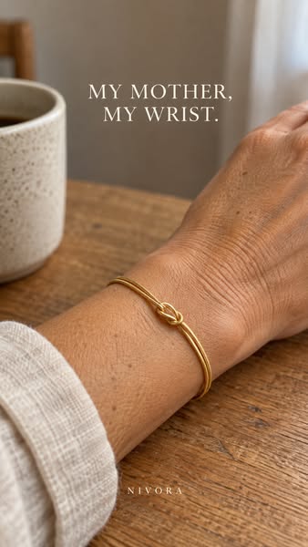 With the holidays coming up, there’s truly no better moment for matching bracelets that symbolize love and connection.