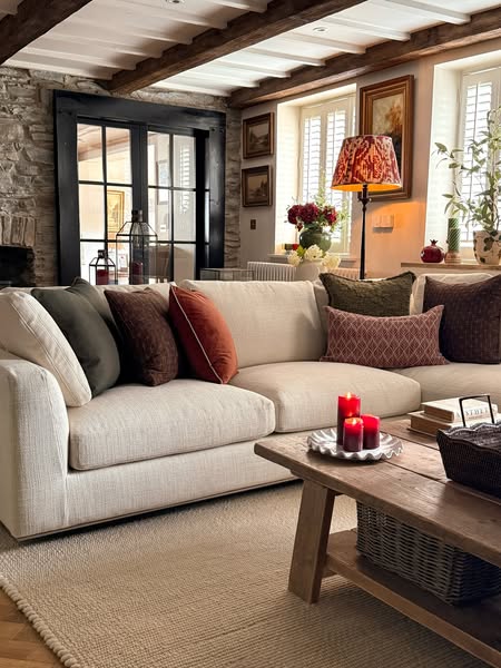 Hamilton Chaise Sofa | Castlery UK