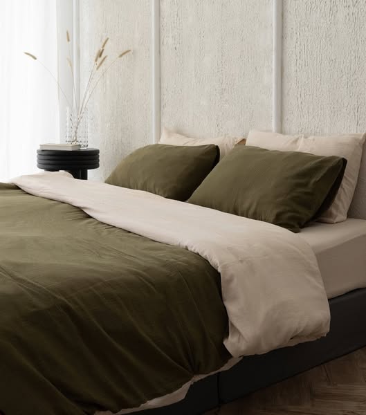 Two colours, one bed