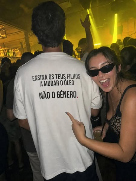 T-Shirt “Ensina os Teus Filhos a Mudar o Óleo” | Inconformado