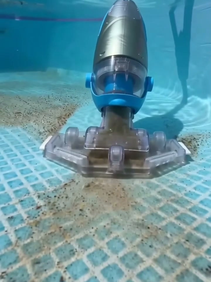 Pronto a tuffarti nel weekend, ma la piscina è di nuovo sporca?