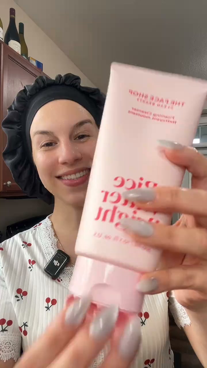 Poca cantidad. Espuma cremosa.