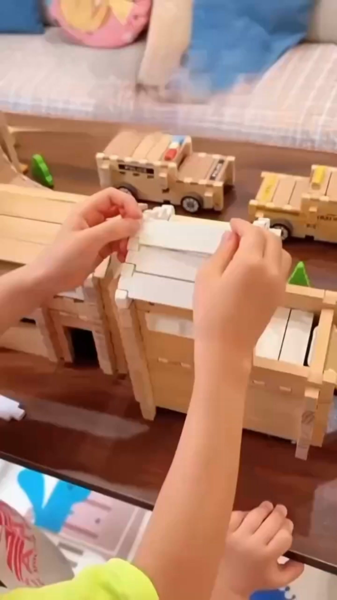 Puiset Montessori-rakennuspalikat