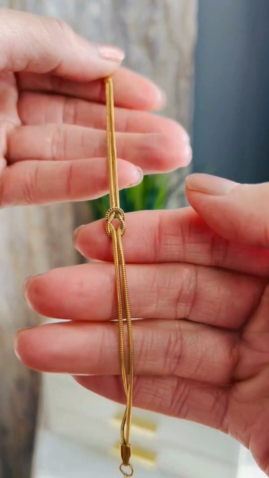 With the holidays coming up, there’s truly no better moment for matching bracelets that symbolize love and connection.