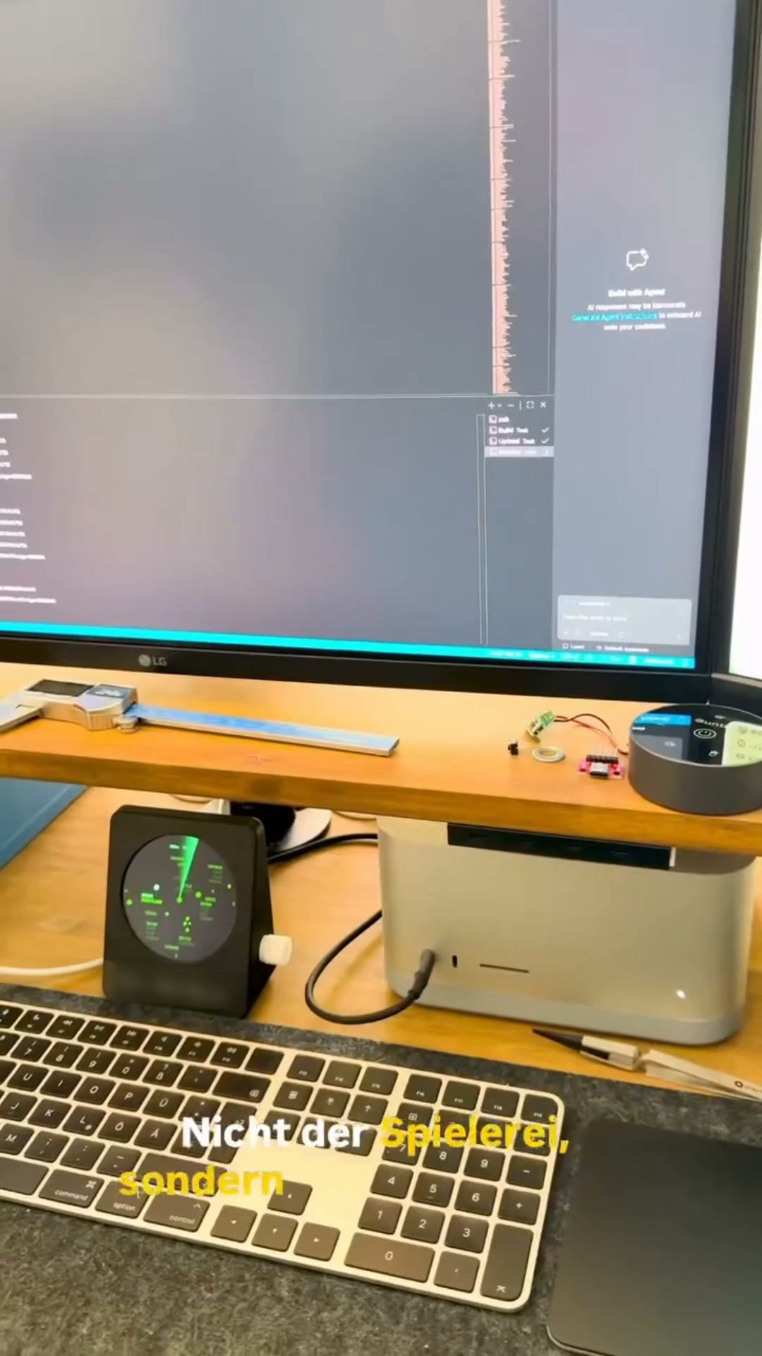Live flight radar on your desk. Real ADS-B data. 2.8" round screen.