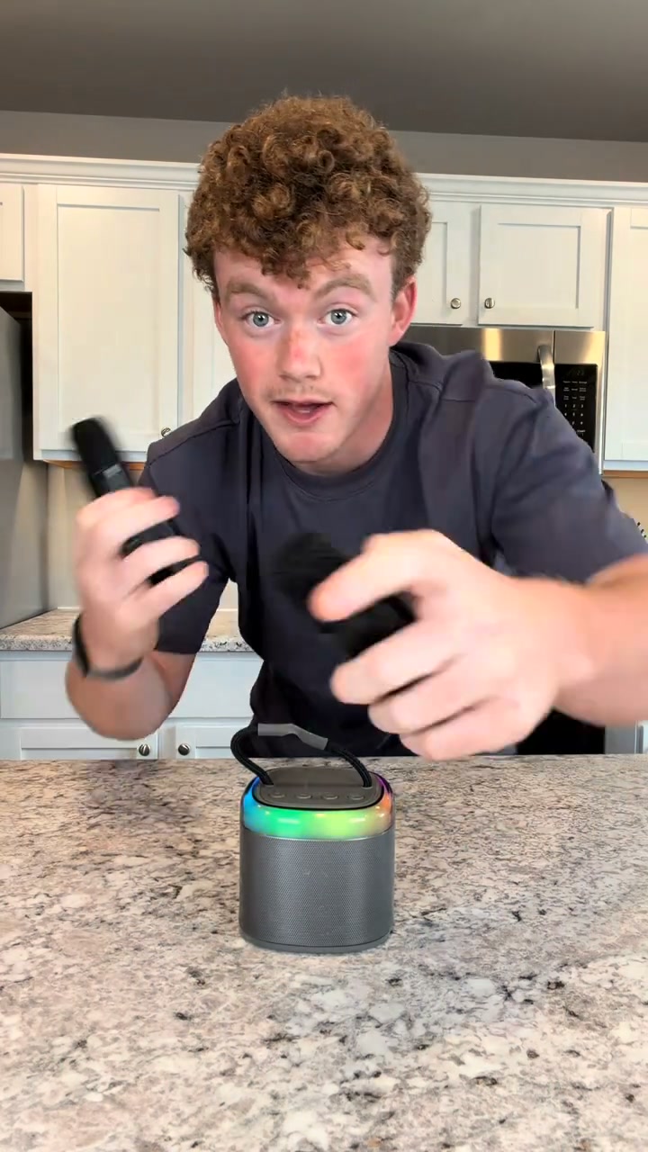 Mini karaoke-enhet för barn med 2 trådlösa mikrofoner